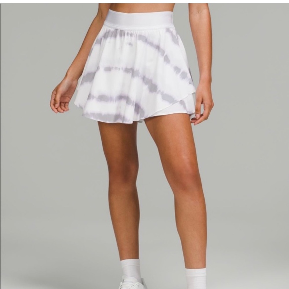 lululemon athletica White & Light Gray Tie-Dye Women’s Skort